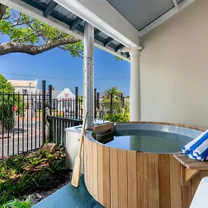https://camps-bay-village.hotels-capetown.com